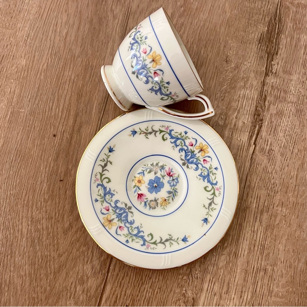 Vintage Coronado H&C made in Bohemia Czechoslovakia Floral Tea Cup &‎ Saucer